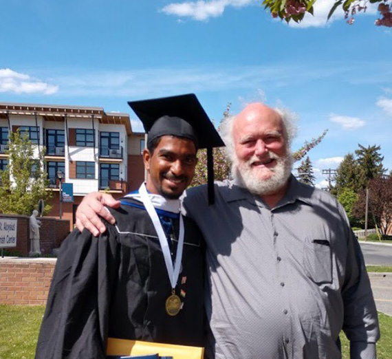 كلية الطب في جامعة واشنطن - طالبة الشراكة الصحية الإقليمية لغونزاغا مارا هازيلتاين